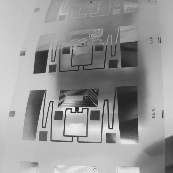 Dual frequency RFID Label